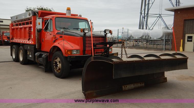 image for item K1667 1999 International 4900 dump truck