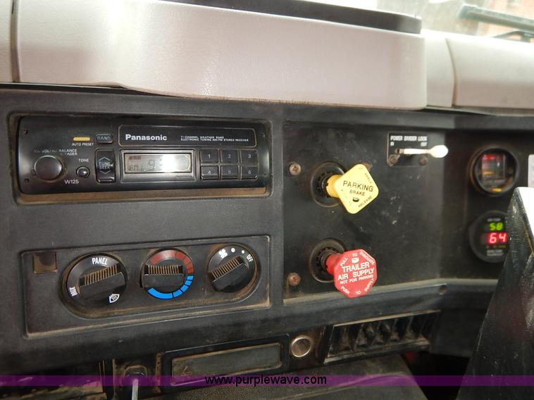 image for item K1667 1999 International 4900 dump truck