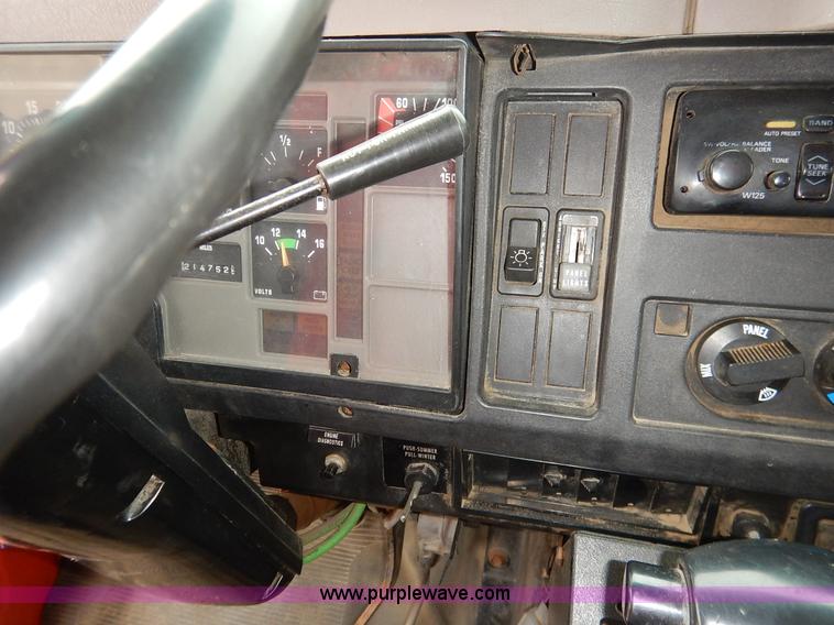 image for item K1667 1999 International 4900 dump truck