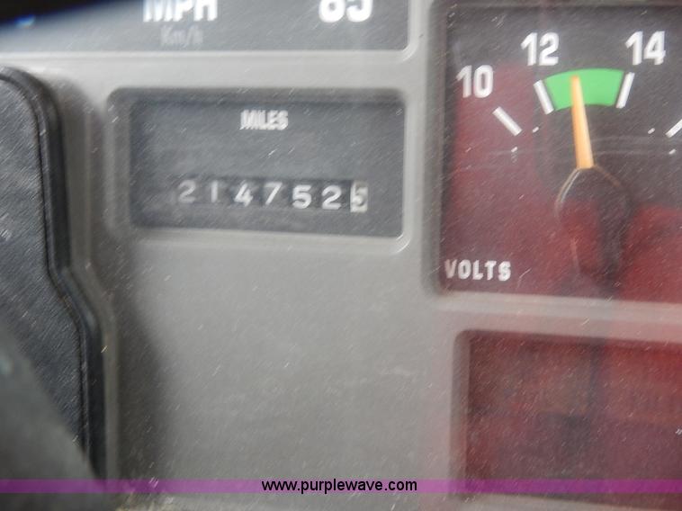 image for item K1667 1999 International 4900 dump truck