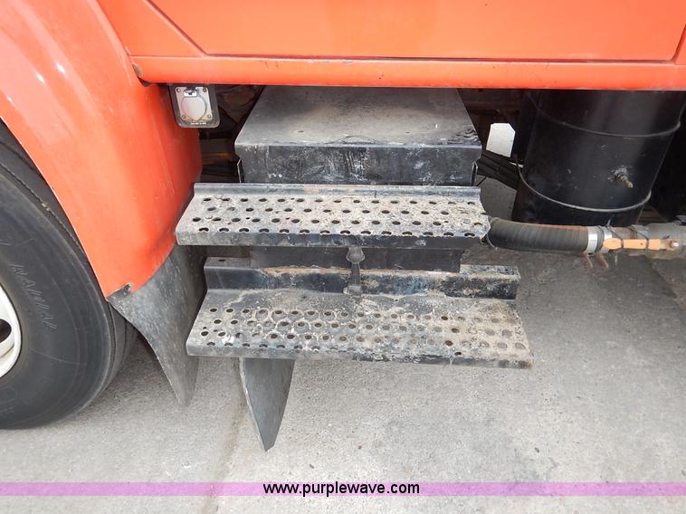 image for item K1667 1999 International 4900 dump truck