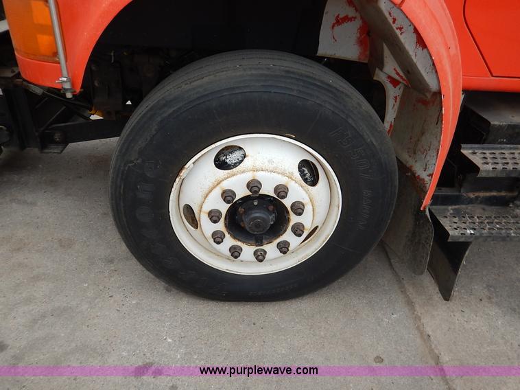 image for item K1667 1999 International 4900 dump truck