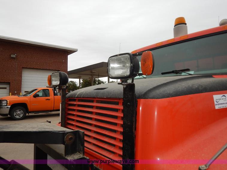 image for item K1667 1999 International 4900 dump truck