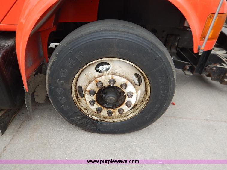 image for item K1667 1999 International 4900 dump truck