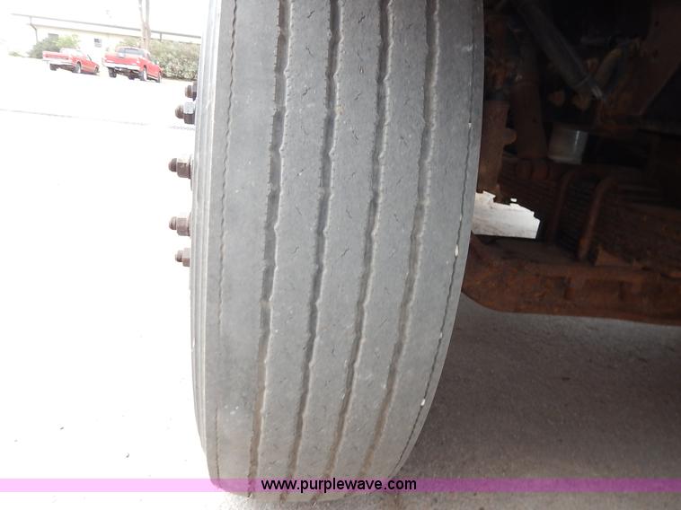 image for item K1667 1999 International 4900 dump truck