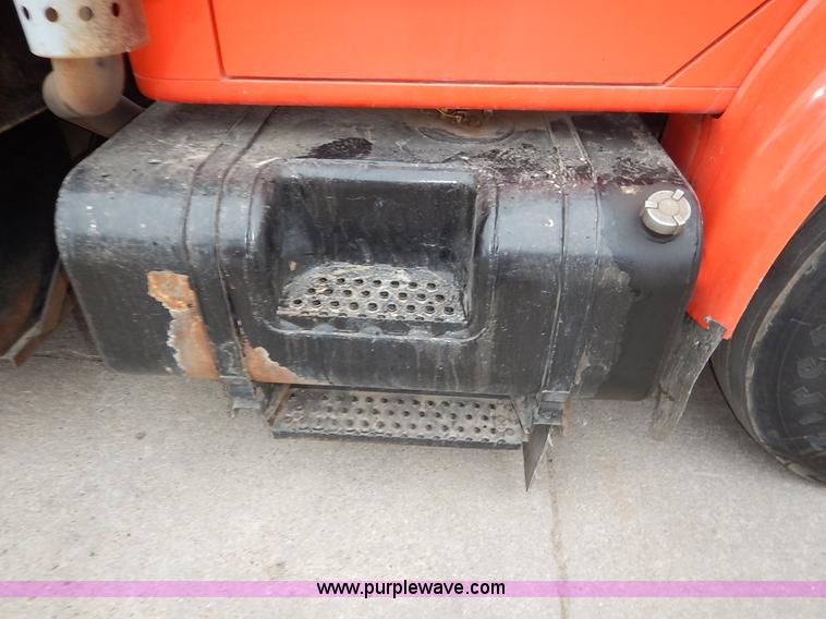 image for item K1667 1999 International 4900 dump truck