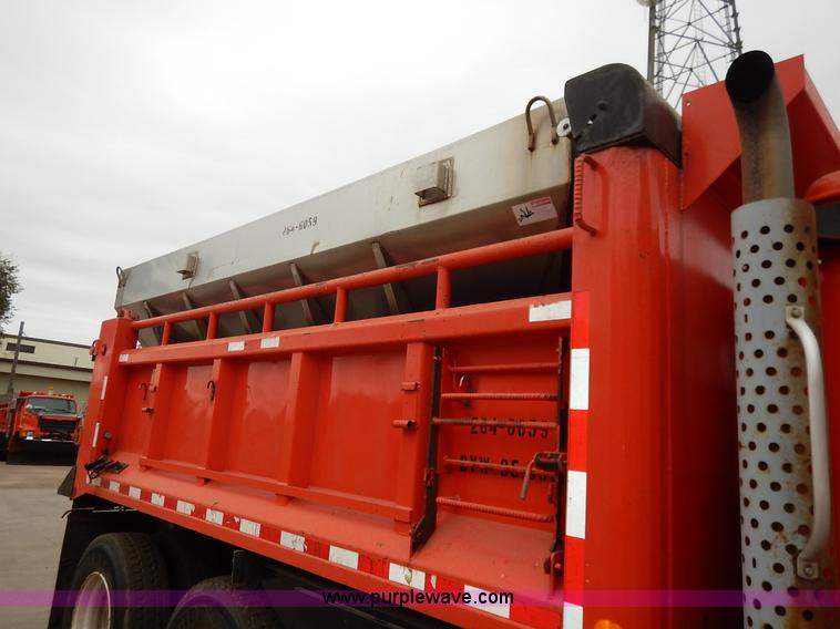 image for item K1667 1999 International 4900 dump truck