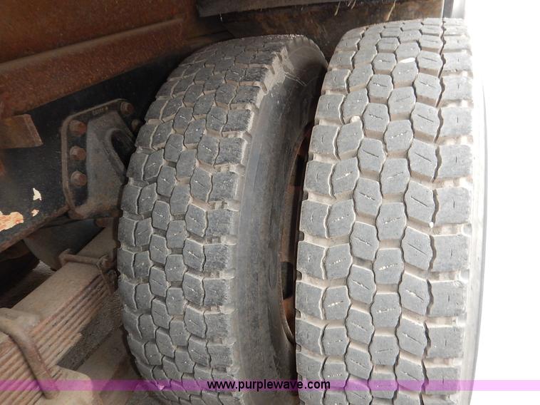 image for item K1667 1999 International 4900 dump truck