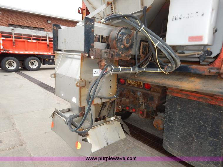 image for item K1667 1999 International 4900 dump truck