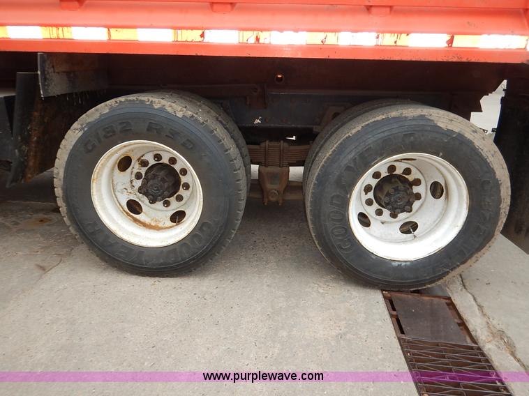 image for item K1667 1999 International 4900 dump truck