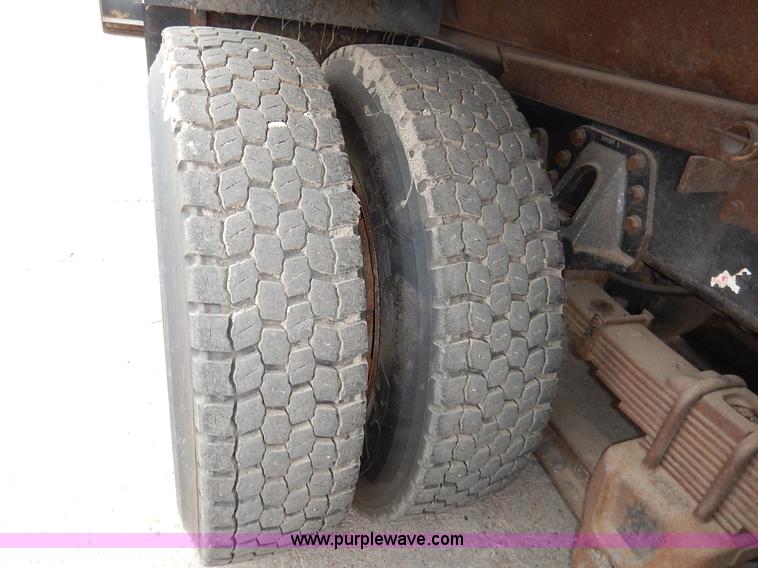 image for item K1667 1999 International 4900 dump truck