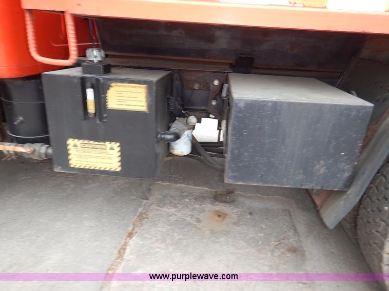 image for item K1667 1999 International 4900 dump truck