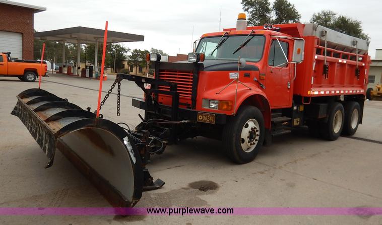 image for item K1668 1999 International 4900 dump truck