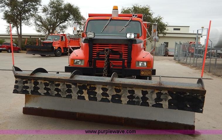 image for item K1668 1999 International 4900 dump truck