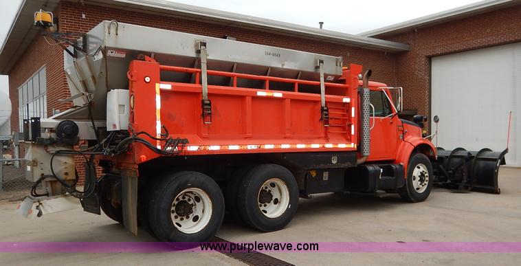image for item K1668 1999 International 4900 dump truck