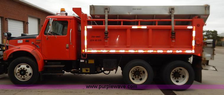 image for item K1668 1999 International 4900 dump truck