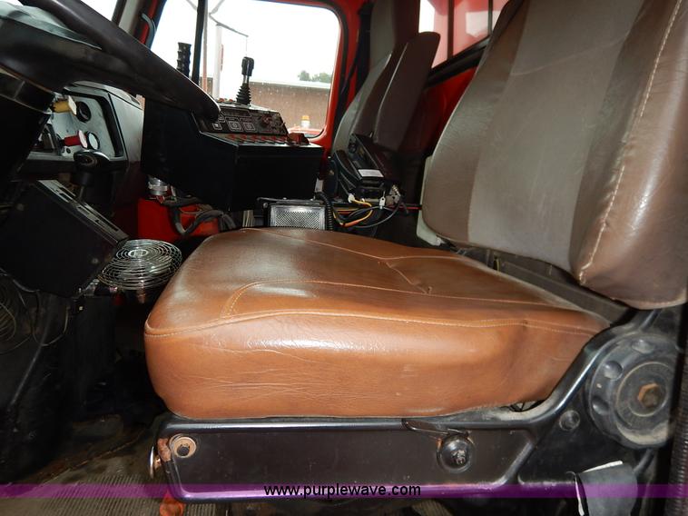 image for item K1668 1999 International 4900 dump truck