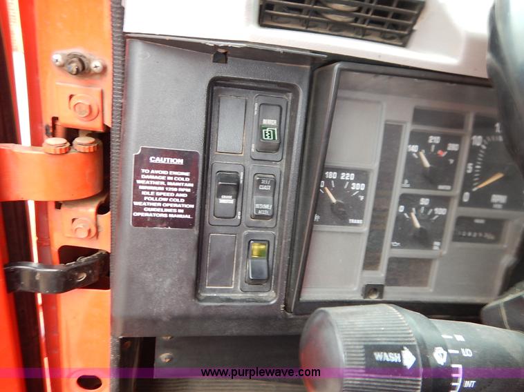 image for item K1668 1999 International 4900 dump truck