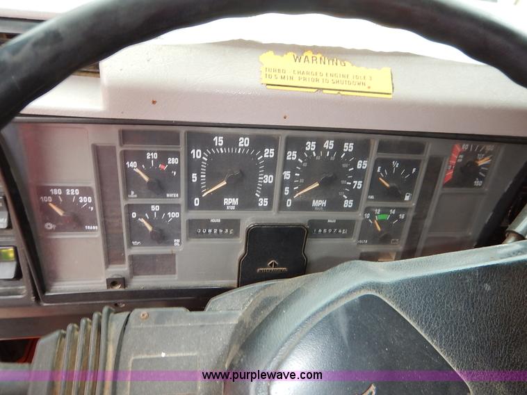 image for item K1668 1999 International 4900 dump truck