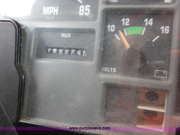 image for item K1668 1999 International 4900 dump truck