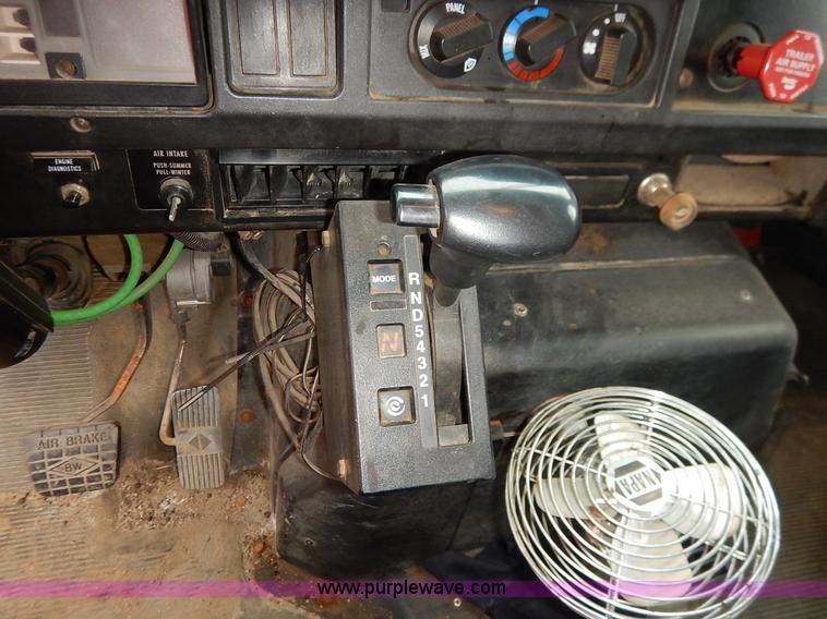 image for item K1668 1999 International 4900 dump truck