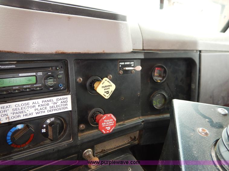 image for item K1668 1999 International 4900 dump truck