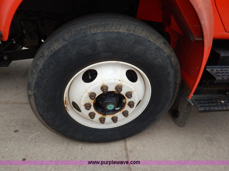 image for item K1668 1999 International 4900 dump truck