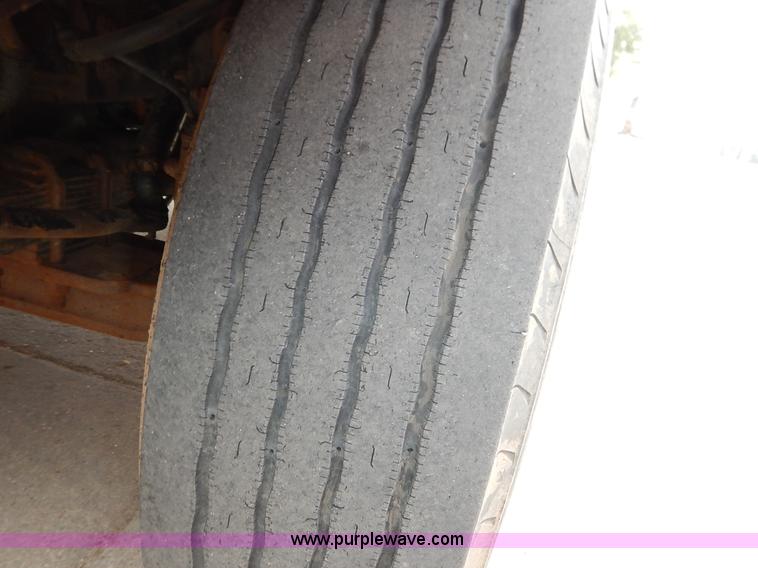 image for item K1668 1999 International 4900 dump truck