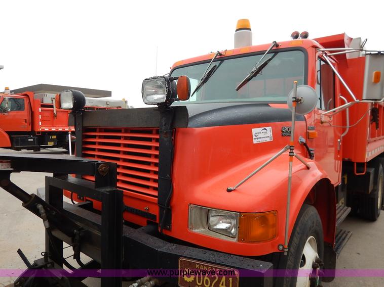 image for item K1668 1999 International 4900 dump truck