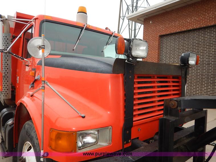 image for item K1668 1999 International 4900 dump truck