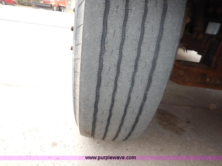 image for item K1668 1999 International 4900 dump truck