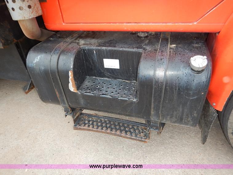 image for item K1668 1999 International 4900 dump truck