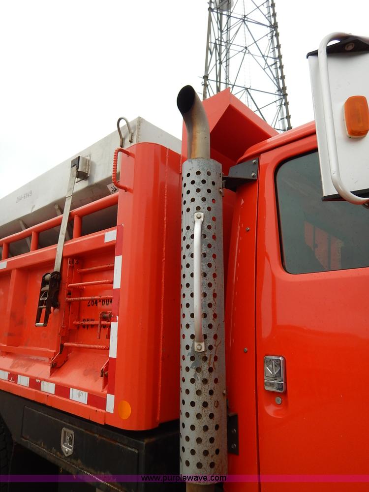 image for item K1668 1999 International 4900 dump truck