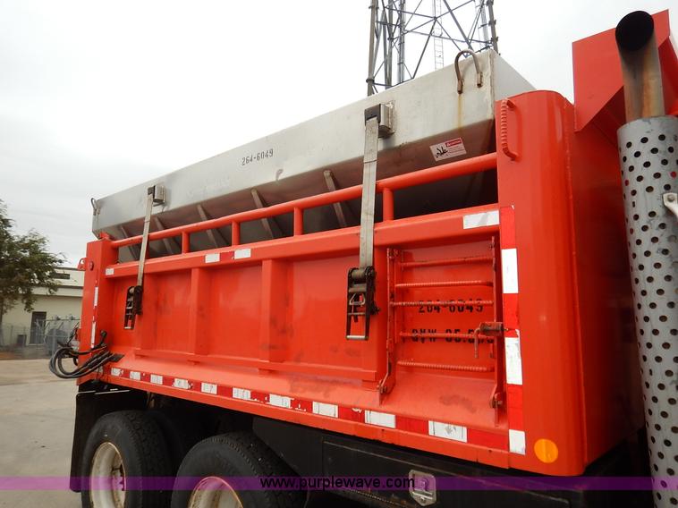 image for item K1668 1999 International 4900 dump truck