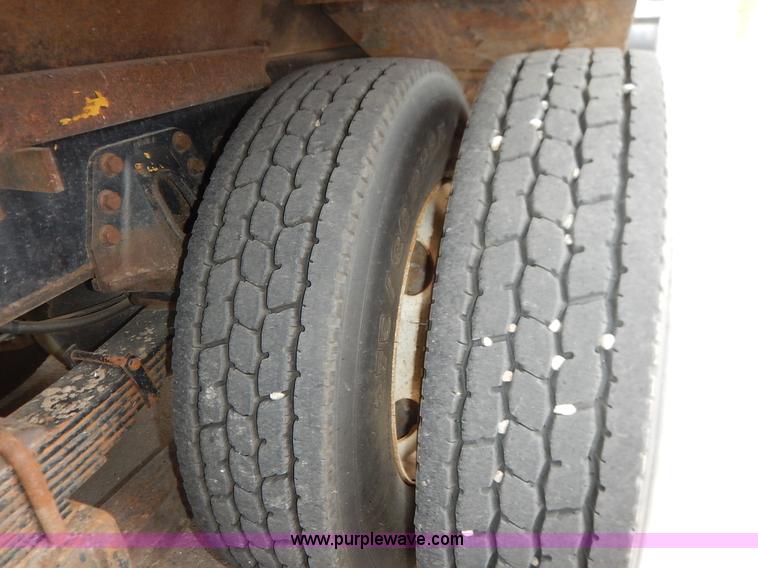 image for item K1668 1999 International 4900 dump truck