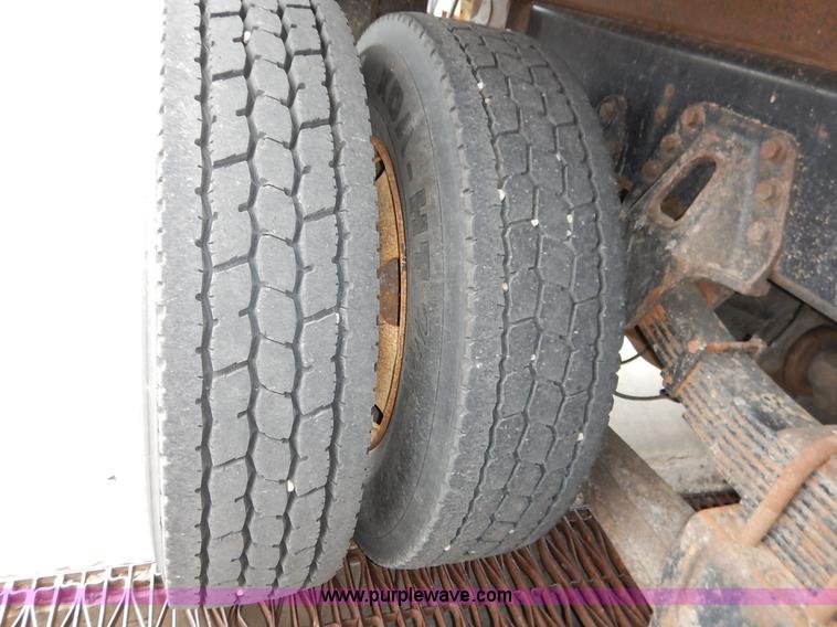 image for item K1668 1999 International 4900 dump truck