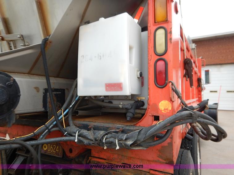 image for item K1668 1999 International 4900 dump truck