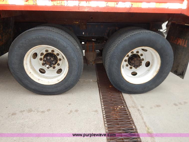 image for item K1668 1999 International 4900 dump truck