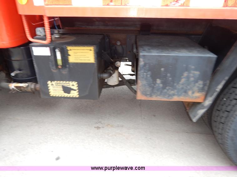 image for item K1668 1999 International 4900 dump truck