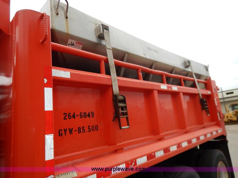 image for item K1668 1999 International 4900 dump truck