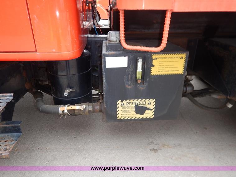 image for item K1668 1999 International 4900 dump truck