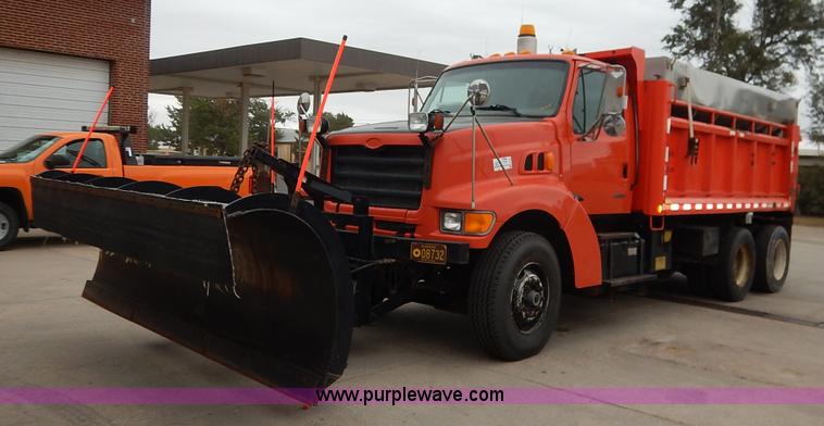 image for item K1669 1999 Sterling L9511 dump truck