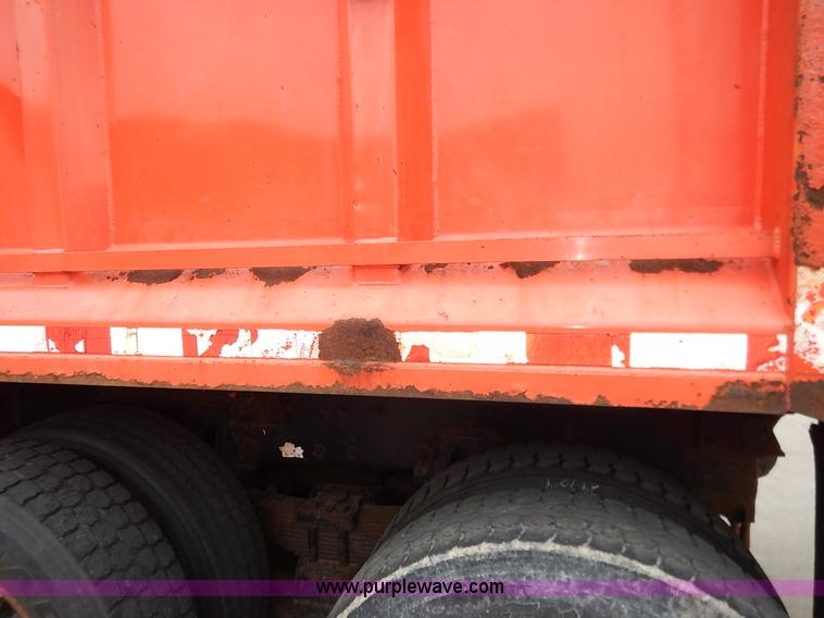 image for item K1669 1999 Sterling L9511 dump truck