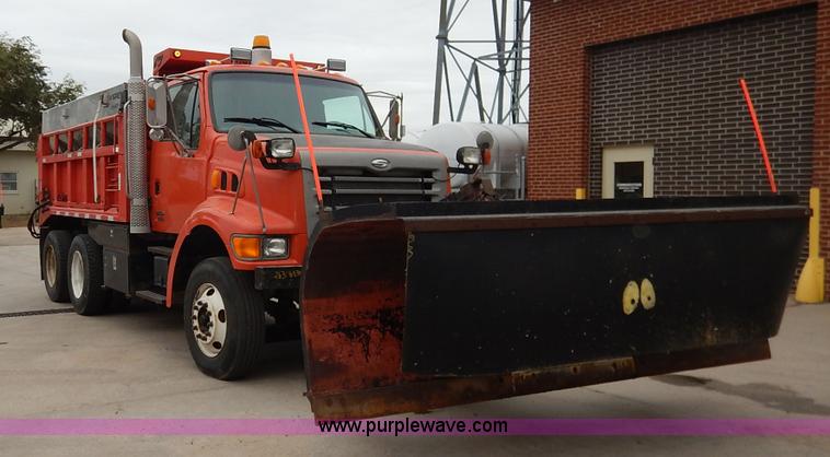 image for item K1670 2001 Sterling LP7500 dump truck