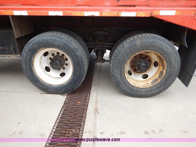 image for item K1670 2001 Sterling LP7500 dump truck