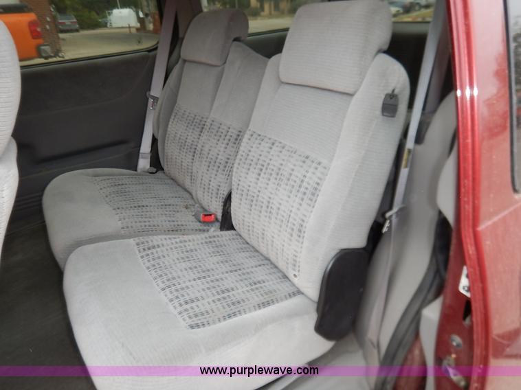 image for item K1671 2002 Chevrolet Venture van