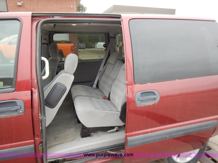 image for item K1671 2002 Chevrolet Venture van