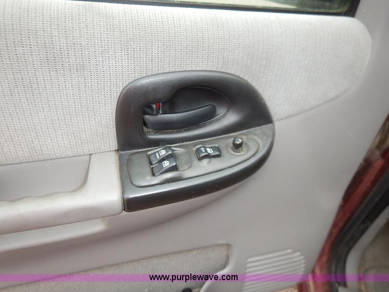 image for item K1671 2002 Chevrolet Venture van