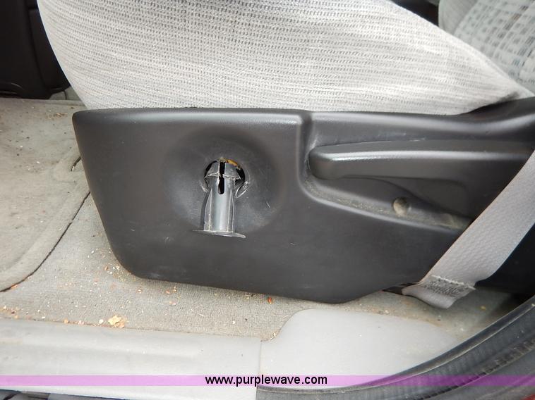 image for item K1671 2002 Chevrolet Venture van