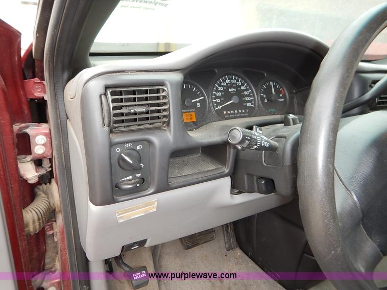 image for item K1671 2002 Chevrolet Venture van